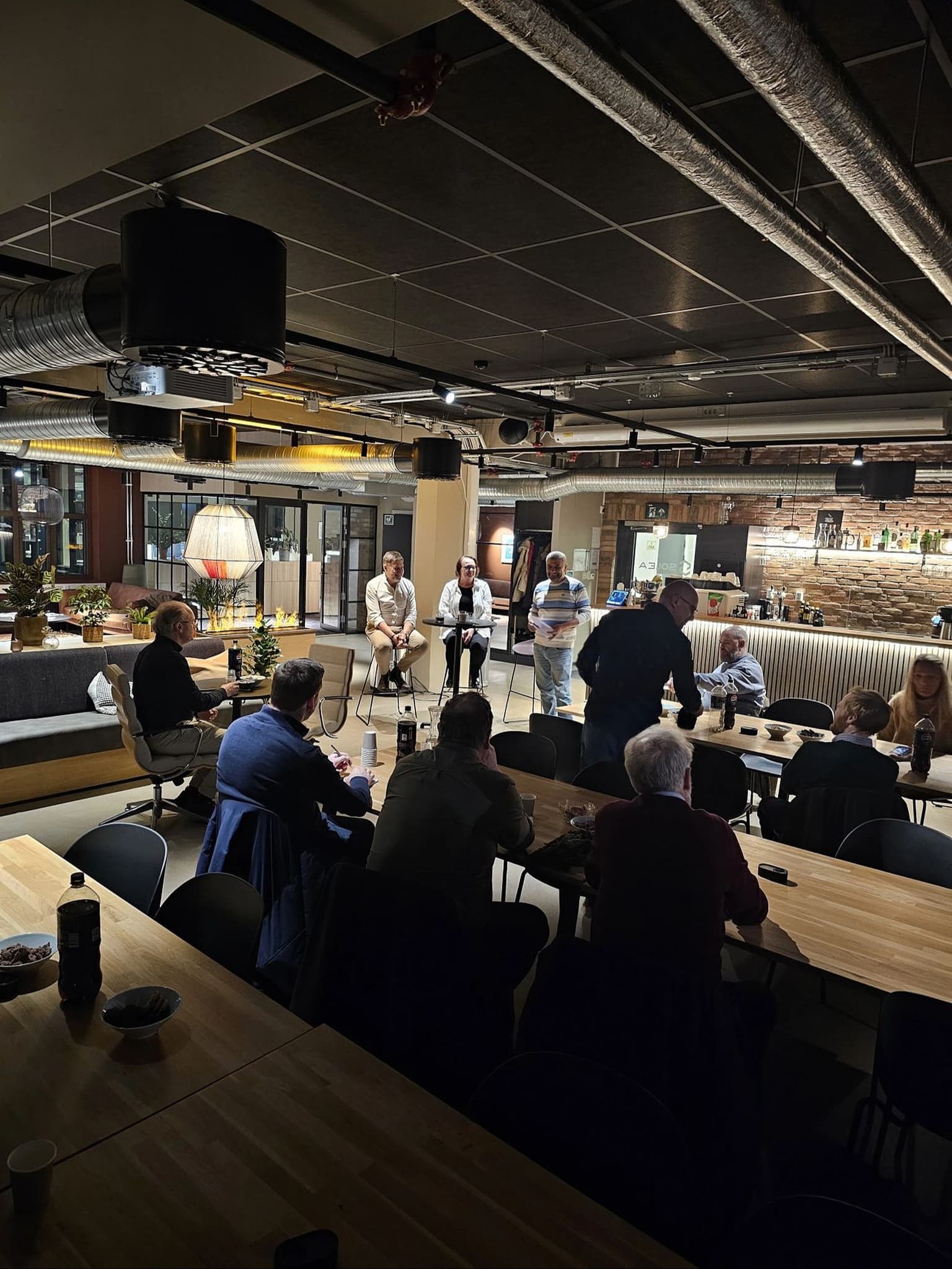 Facilitating leadership discussions