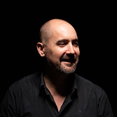 Huw Davies